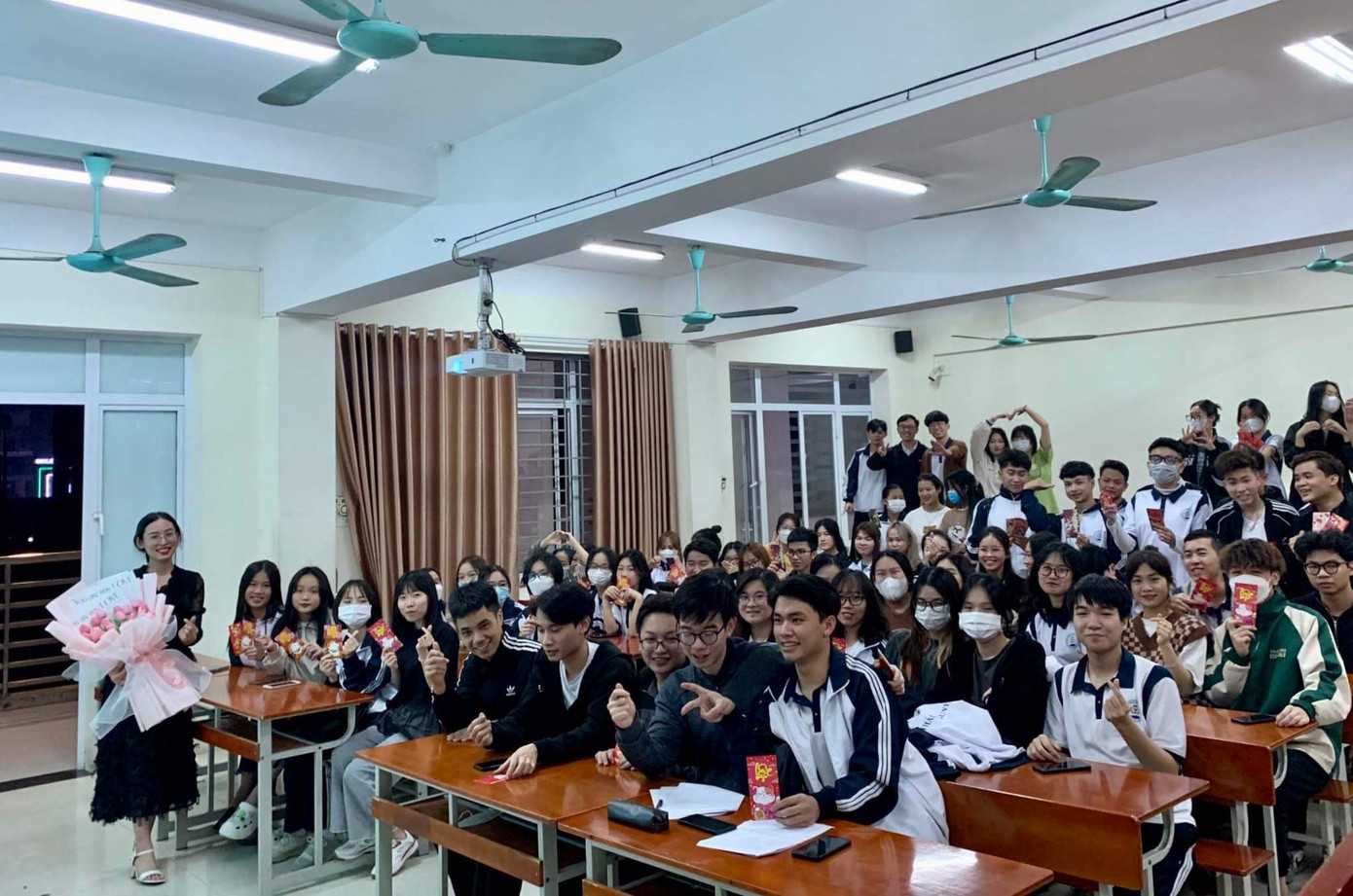 Thầy/Cô còn có vai trò người chị, người anh, người bạn, phải bắt kịp các xu hướng mới, thấu hiểu tâm tư, sở thích của sinh viên theo cách trẻ trung.