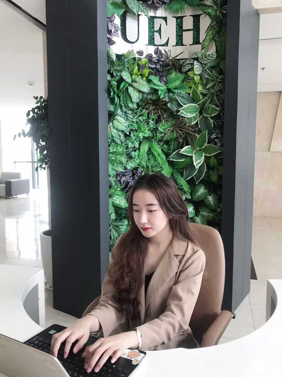 Mặc dù vẻ đẹp ngoại hình giúp bản thân thuận lợi trong cuộc sống, tuy nhiên với quan điểm của Phương Uyên, vẻ đẹp ở thùy trán, vẻ đẹp của sự tri thức mới là nét đẹp không tàn phai và không bị lãng quên.