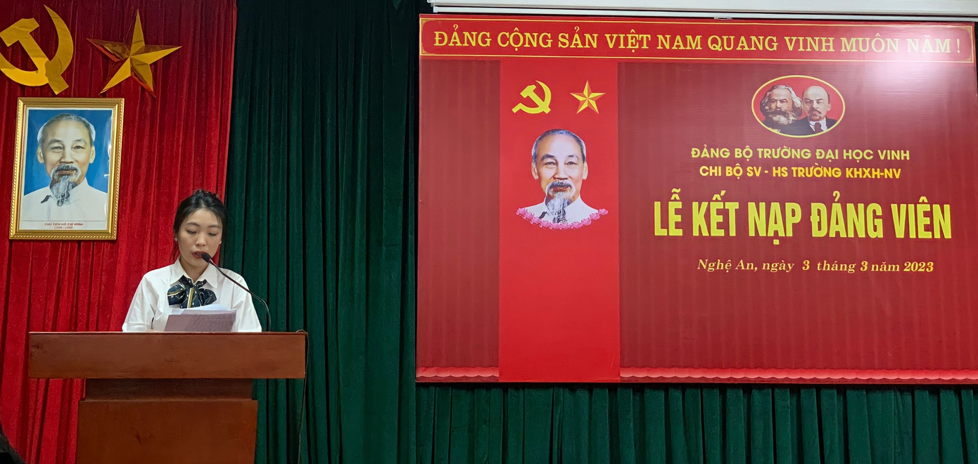 Vân Anh tại lễ kết nạp Đảng viên 2023.