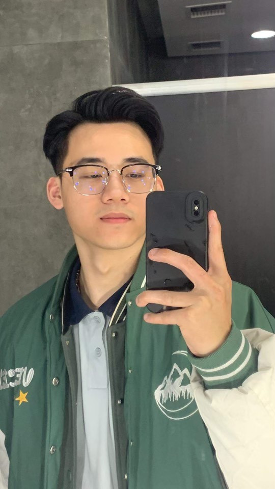 Nguyễn Tiến Thịnh – em trai song sinh của Tiến Thành. Nguyễn Tiến Thịnh – em trai song sinh của Tiến Thành.