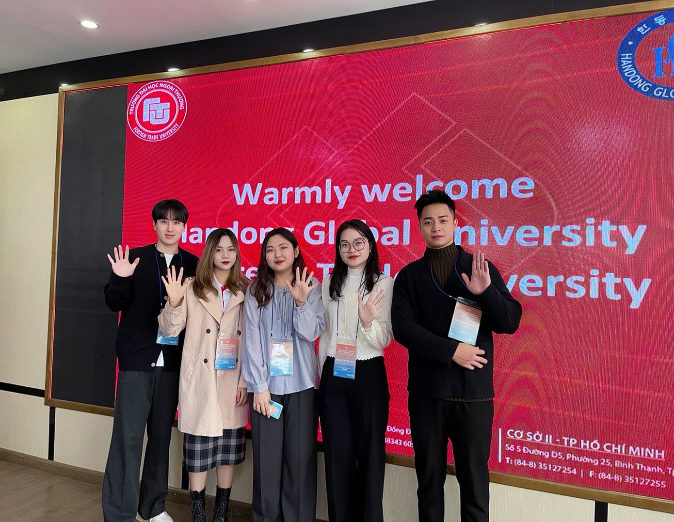 Lê Hạnh đại diện sinh viên Đại học Ngoại thương cùng đoàn sinh viên ĐH Toàn Cầu Handong (Hàn Quốc) tham gia khóa đào tạo và giao lưu trong dự án Handong UNESCO UNITWIN. Lê Hạnh đại diện sinh viên Đại học Ngoại thương cùng đoàn sinh viên ĐH Toàn Cầu Handong (Hàn Quốc) tham gia khóa đào tạo và giao lưu trong dự án Handong UNESCO UNITWIN.