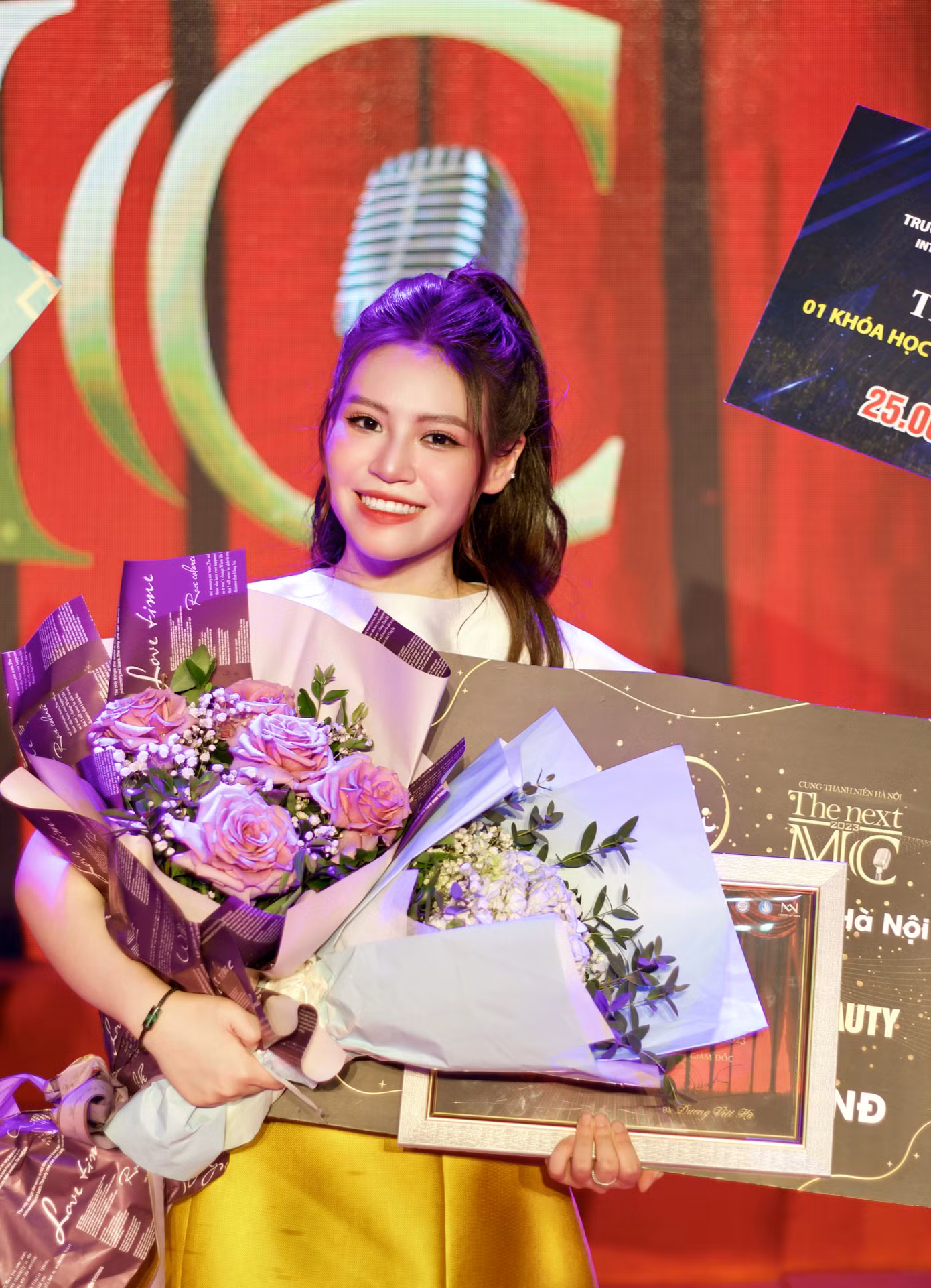 Cô nàng vô cùng xuất sắc khi đạt được danh hiệu Quán quân của cuộc thi The Next MC 2023. Cô nàng vô cùng xuất sắc khi đạt được danh hiệu Quán quân của cuộc thi The Next MC 2023.