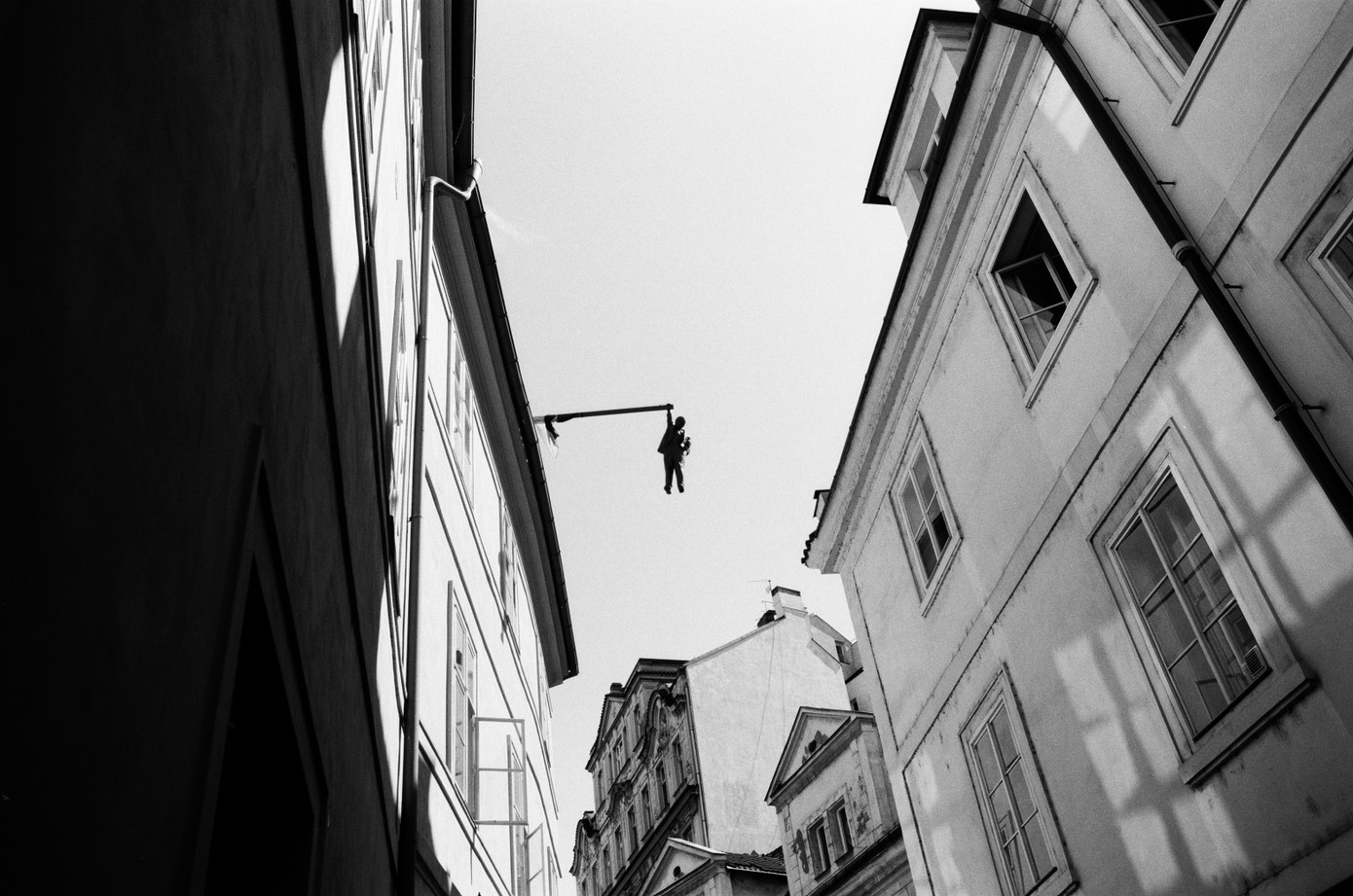 Tác phẩm “The Fool” được chụp tại thủ đô Praha, Cộng hoà Séc của Minh Thu. Tác phẩm “The Fool” được chụp tại thủ đô Praha, Cộng hoà Séc của Minh Thu.