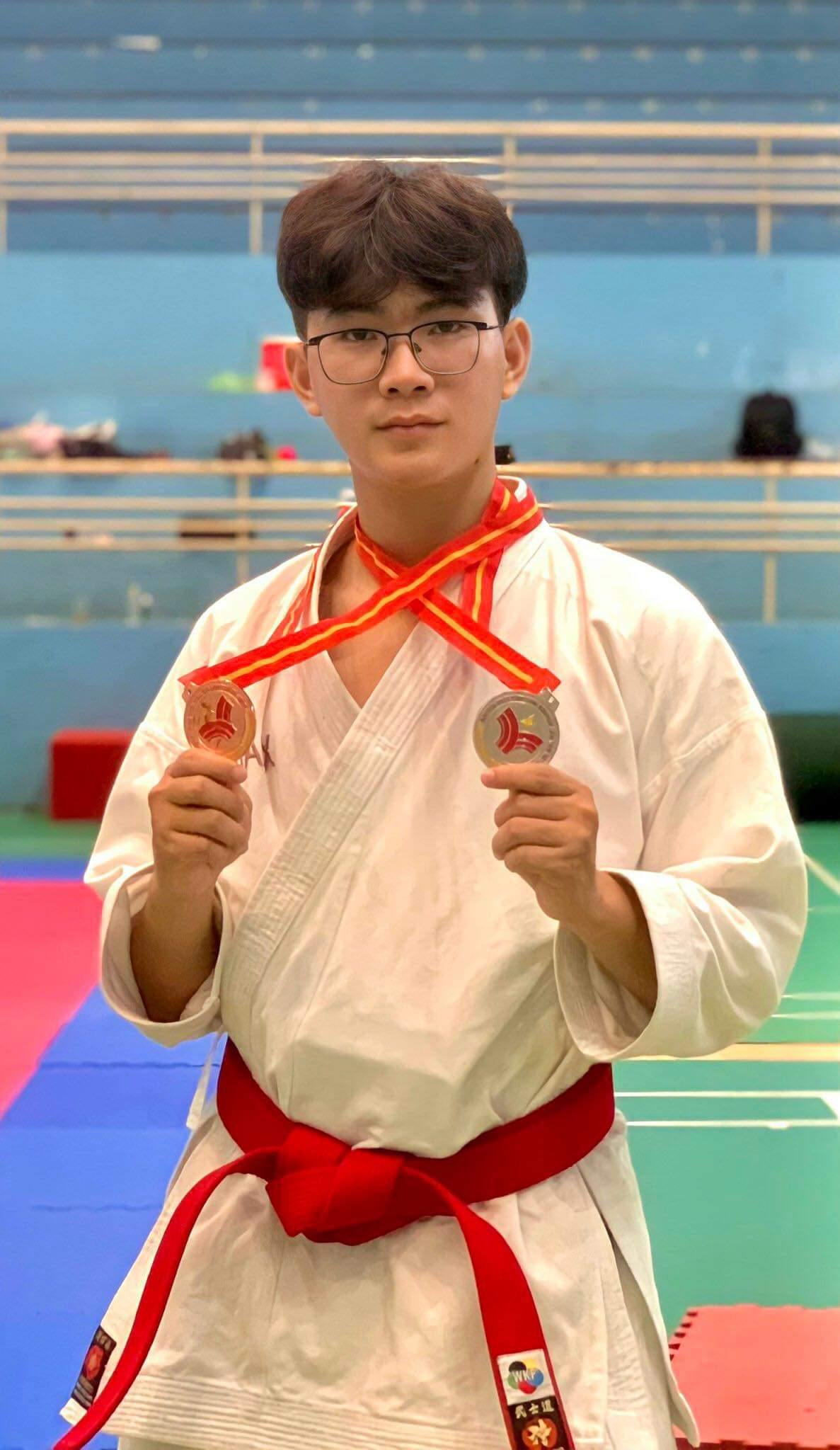 Anh là Chủ nhiệm Câu lạc bộ Võ thuật Trường Đại học Y - Dược, Đại học Thái Nguyên.