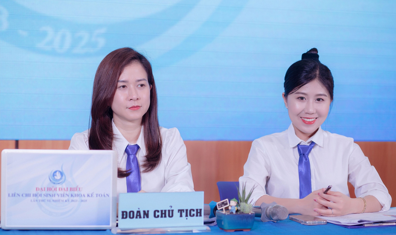 Minh Ngọc (bên phải ảnh) tham dự Đại hội đại biểu Liên chi Hội sinh viên khoa Kế toán - Trường Đại học Kinh tế và Quản trị kinh doanh. Minh Ngọc (bên phải ảnh) tham dự Đại hội đại biểu Liên chi Hội sinh viên khoa Kế toán - Trường Đại học Kinh tế và Quản trị kinh doanh.