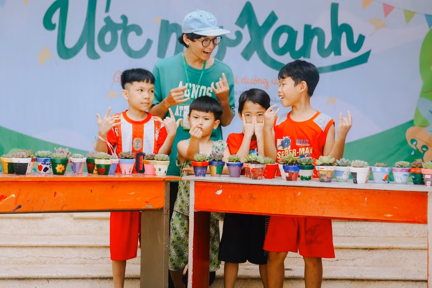 Hoạt động trồng cây cối đầy ý nghĩa của dự án.