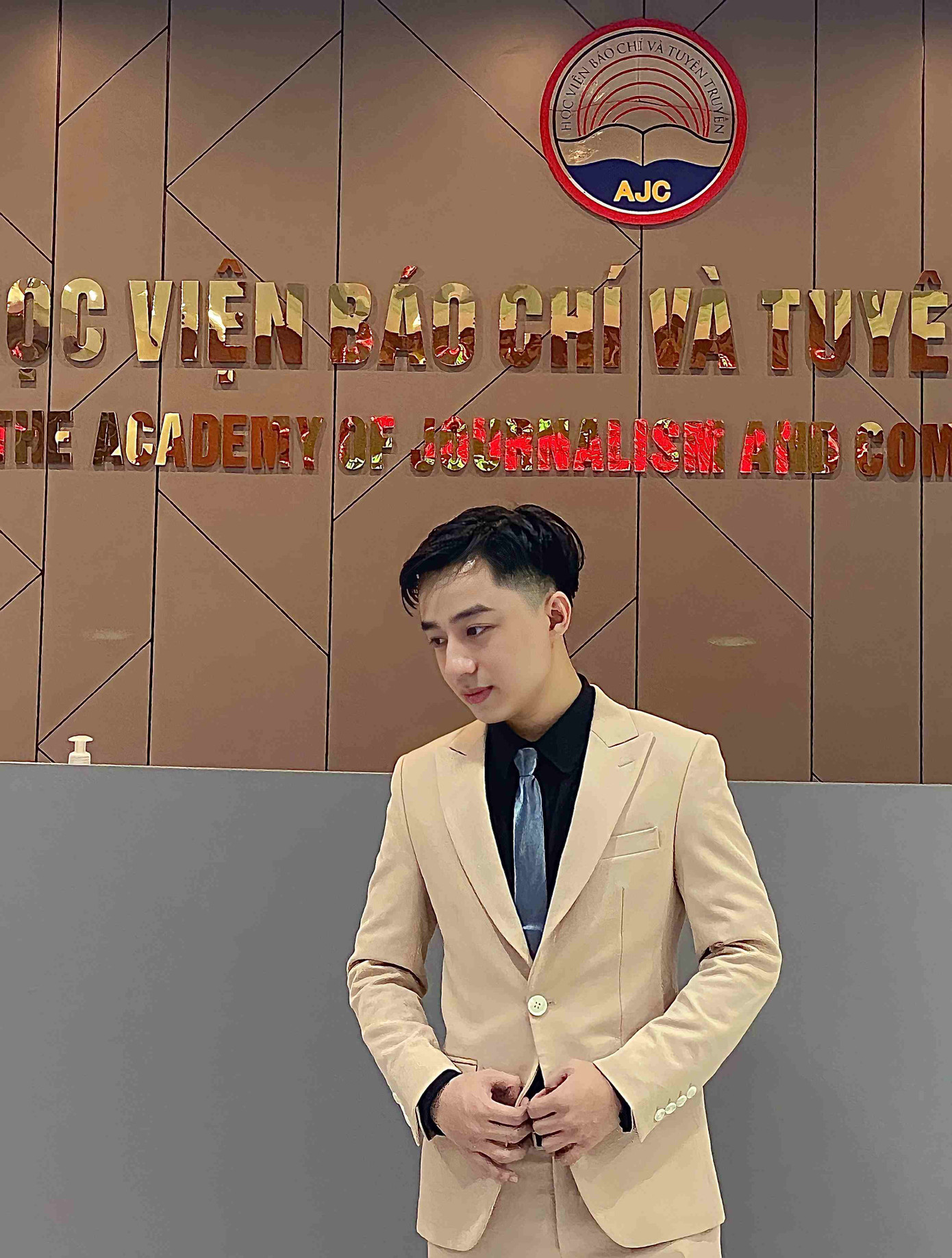 Đặng Hải Thành - sinh viên Học viện Báo chí và Tuyên truyền. Đặng Hải Thành - sinh viên Học viện Báo chí và Tuyên truyền.