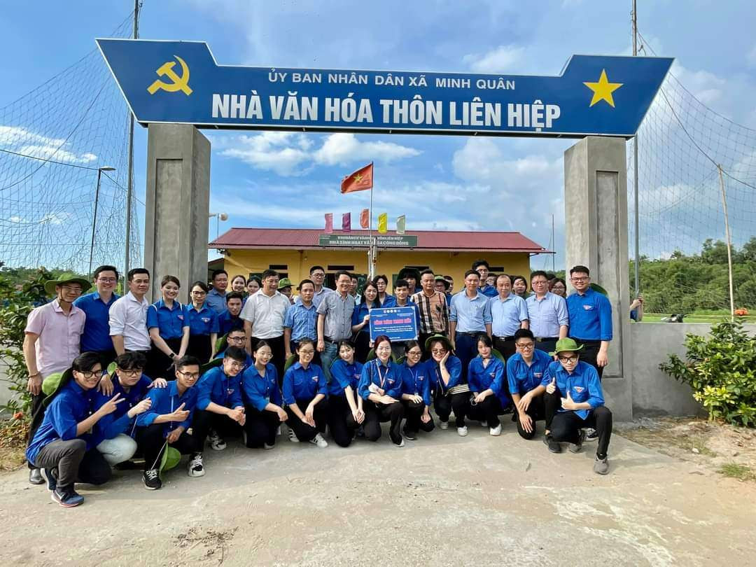 Giang tham gia chương trình tình nguyện Gom nắng gửi yêu thương - Hè 2022 tại xã Minh Quân, huyện Trấn Yên, tỉnh Yên Bái. Giang tham gia chương trình tình nguyện Gom nắng gửi yêu thương - Hè 2022 tại xã Minh Quân, huyện Trấn Yên, tỉnh Yên Bái.