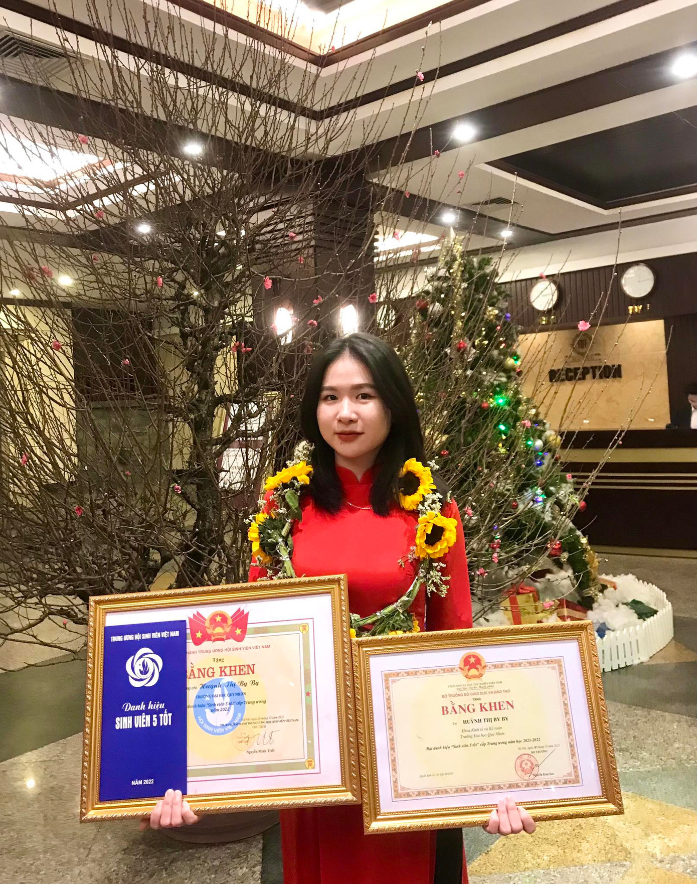 By By tự hào nhất là đạt được danh hiệu “Sinh viên 5 tốt cấp Trung ương năm 2022” - danh hiệu cao quý nhất của sinh viên. By By tự hào nhất là đạt được danh hiệu “Sinh viên 5 tốt cấp Trung ương năm 2022” - danh hiệu cao quý nhất của sinh viên.