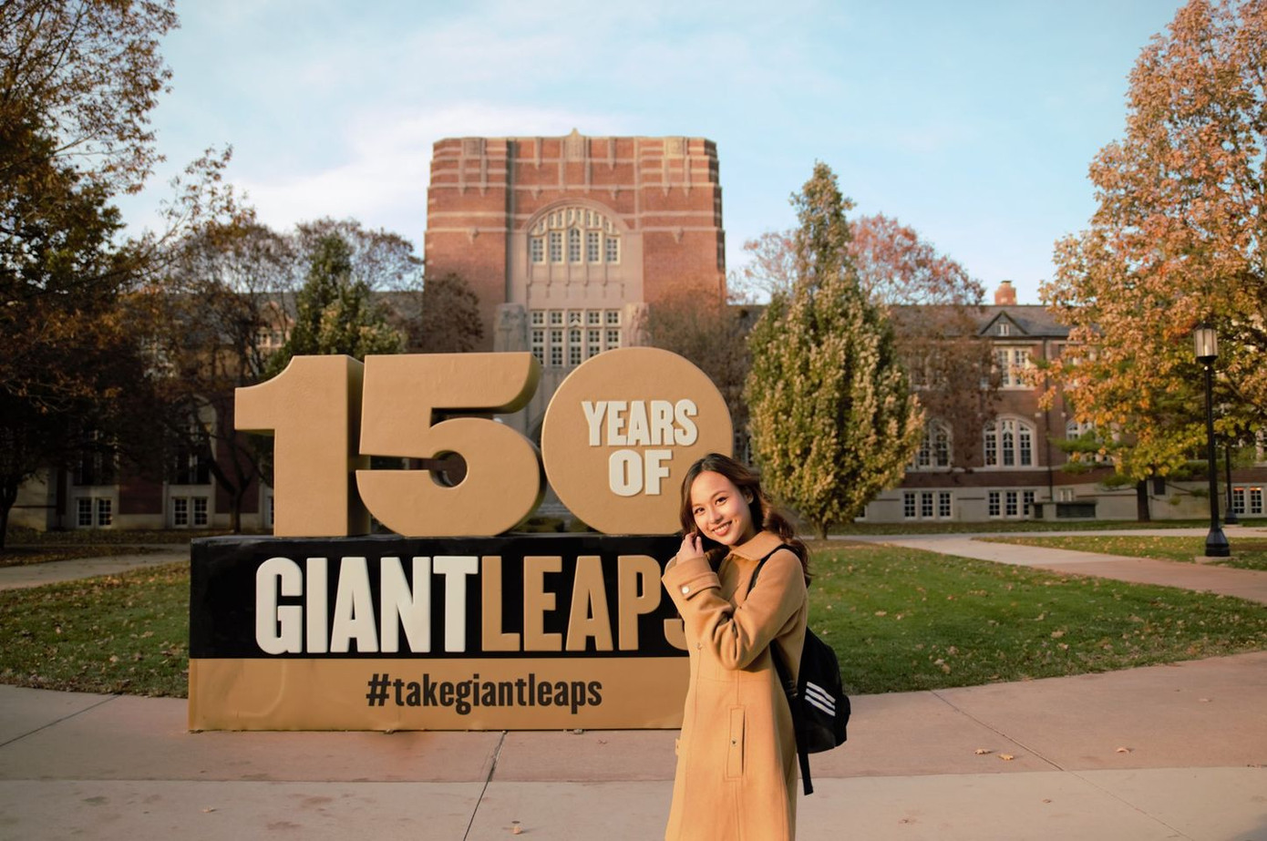 Vũ Anh Phương (sinh năm 1996, Hà Nội) được nhiều bạn trẻ biết đến với biệt danh “thợ săn học bổng”. Vũ Anh Phương (sinh năm 1996, Hà Nội) được nhiều bạn trẻ biết đến với biệt danh “thợ săn học bổng”.