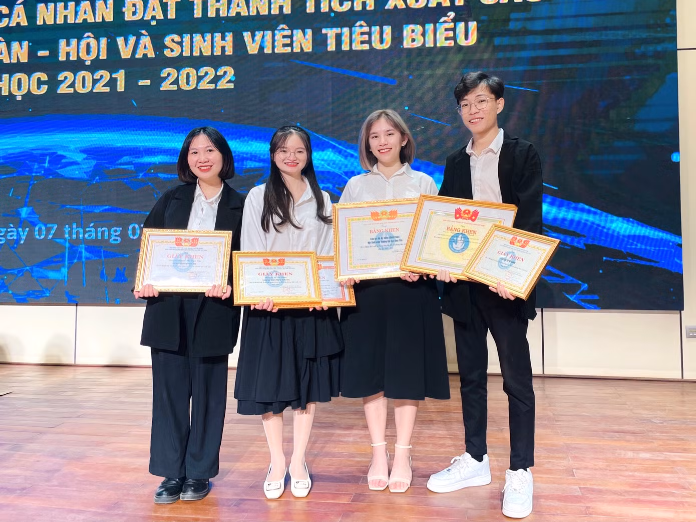 Bằng sự kiên trì, tinh thần dám nghĩ dám làm, Đức Thịnh đã vượt qua mọi chướng ngại và gặt hái được những thành quả xứng đáng.