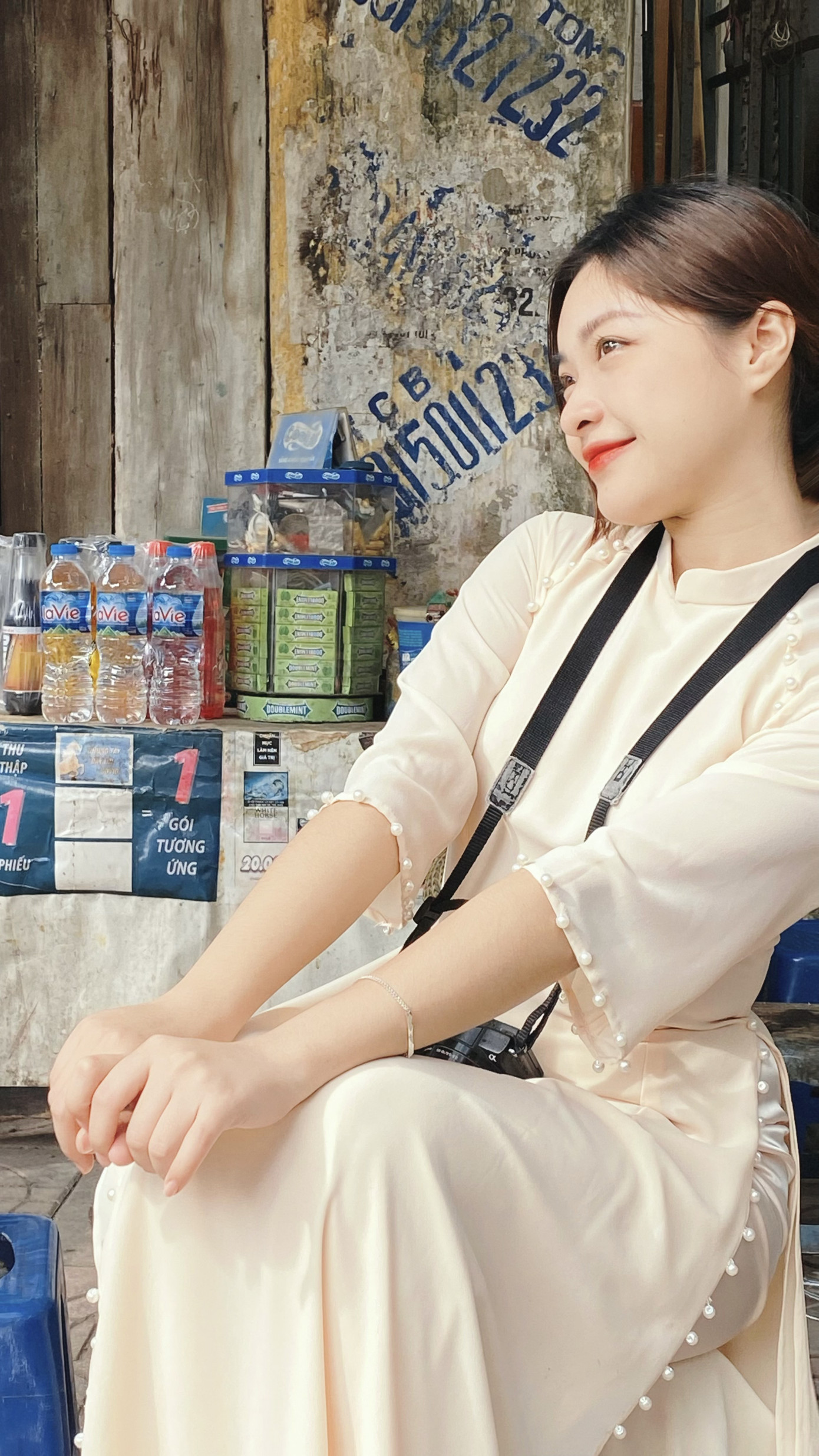 Ngoài ra, Hà cũng thử kinh doanh thêm về sản phẩm áo dài cách tân với mong muốn bảo tồn và phát huy những giá trị truyền thống của dân tộc. Ngoài ra, Hà cũng thử kinh doanh thêm về sản phẩm áo dài cách tân với mong muốn bảo tồn và phát huy những giá trị truyền thống của dân tộc.