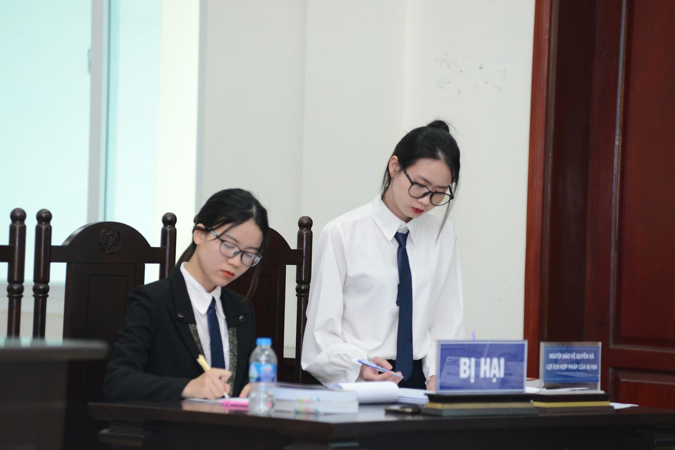 Các thí sinh sẽ vào vai Hội đồng xét xử, Kiểm sát viên và Luật sư.