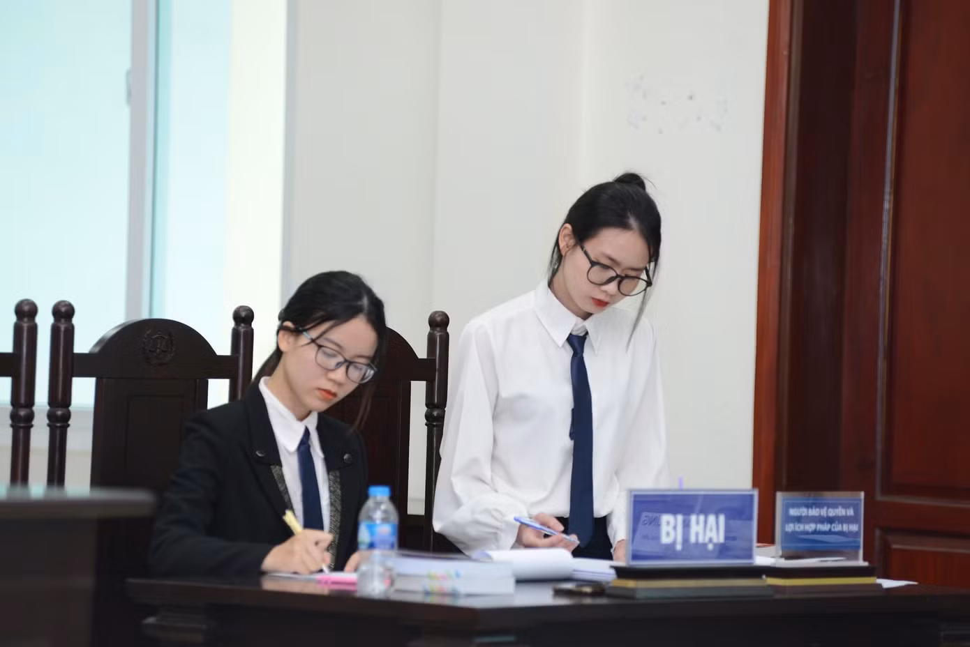 Các thí sinh sẽ vào vai Hội đồng xét xử, Kiểm sát viên và Luật sư.