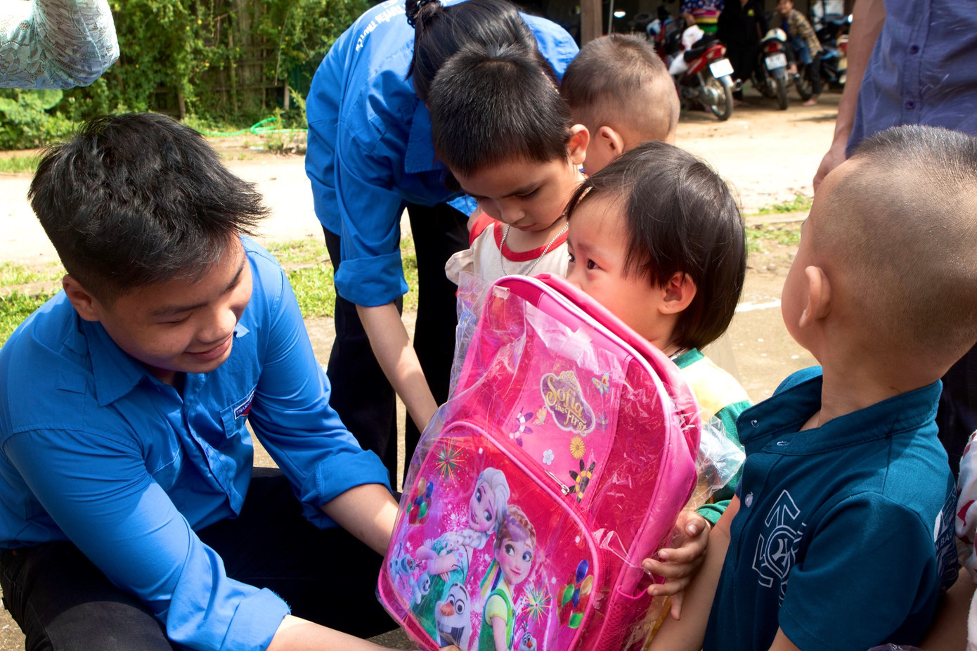 Thường xuyên tham gia các hoạt động thiện nguyện vì cộng đồng, xã hội. Thường xuyên tham gia các hoạt động thiện nguyện vì cộng đồng, xã hội.