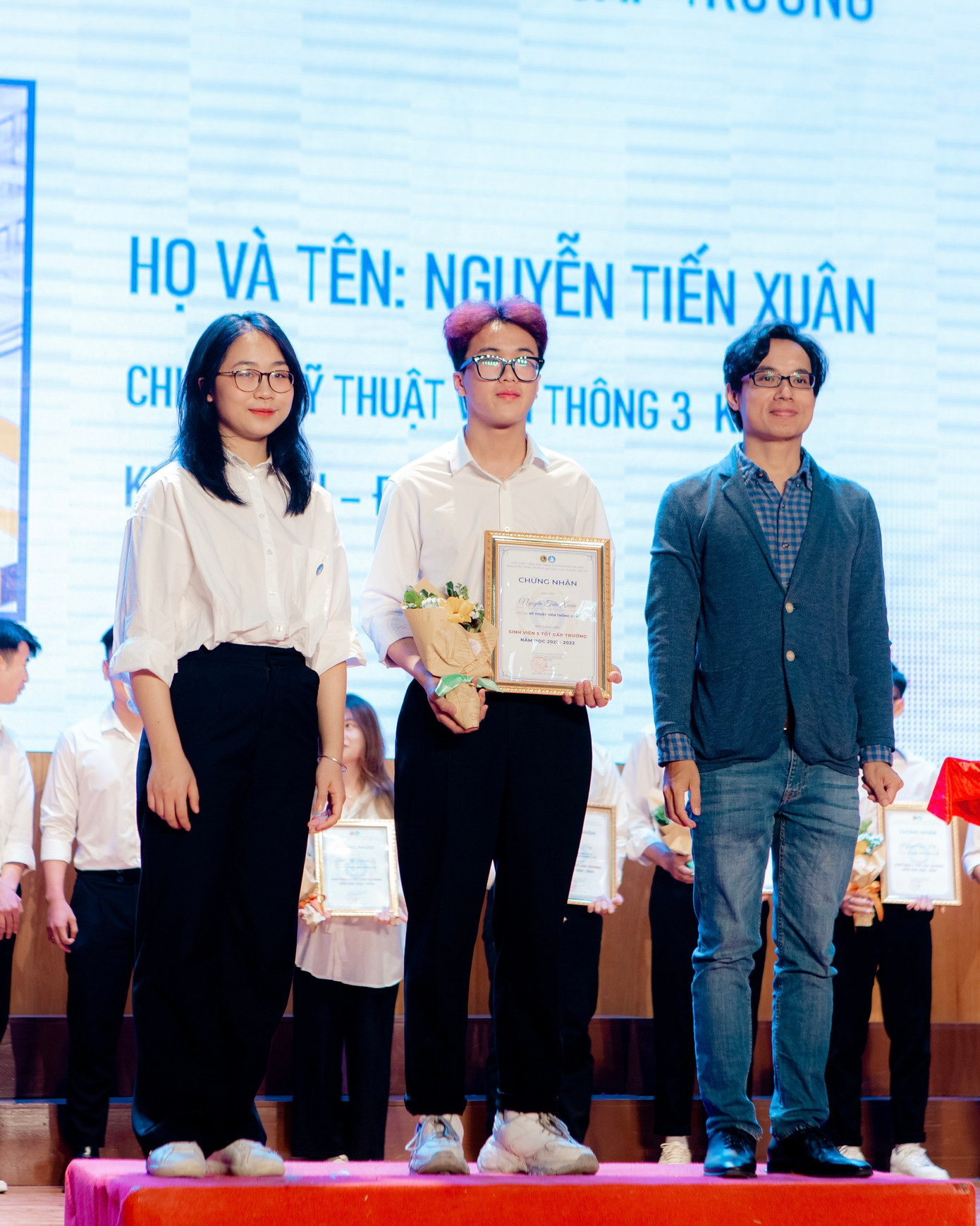 Với tinh thần nhiệt huyết, Tiến Xuân đạt nhiều thành tích trong hoạt động Đoàn - Hội. Với tinh thần nhiệt huyết, Tiến Xuân đạt nhiều thành tích trong hoạt động Đoàn - Hội.