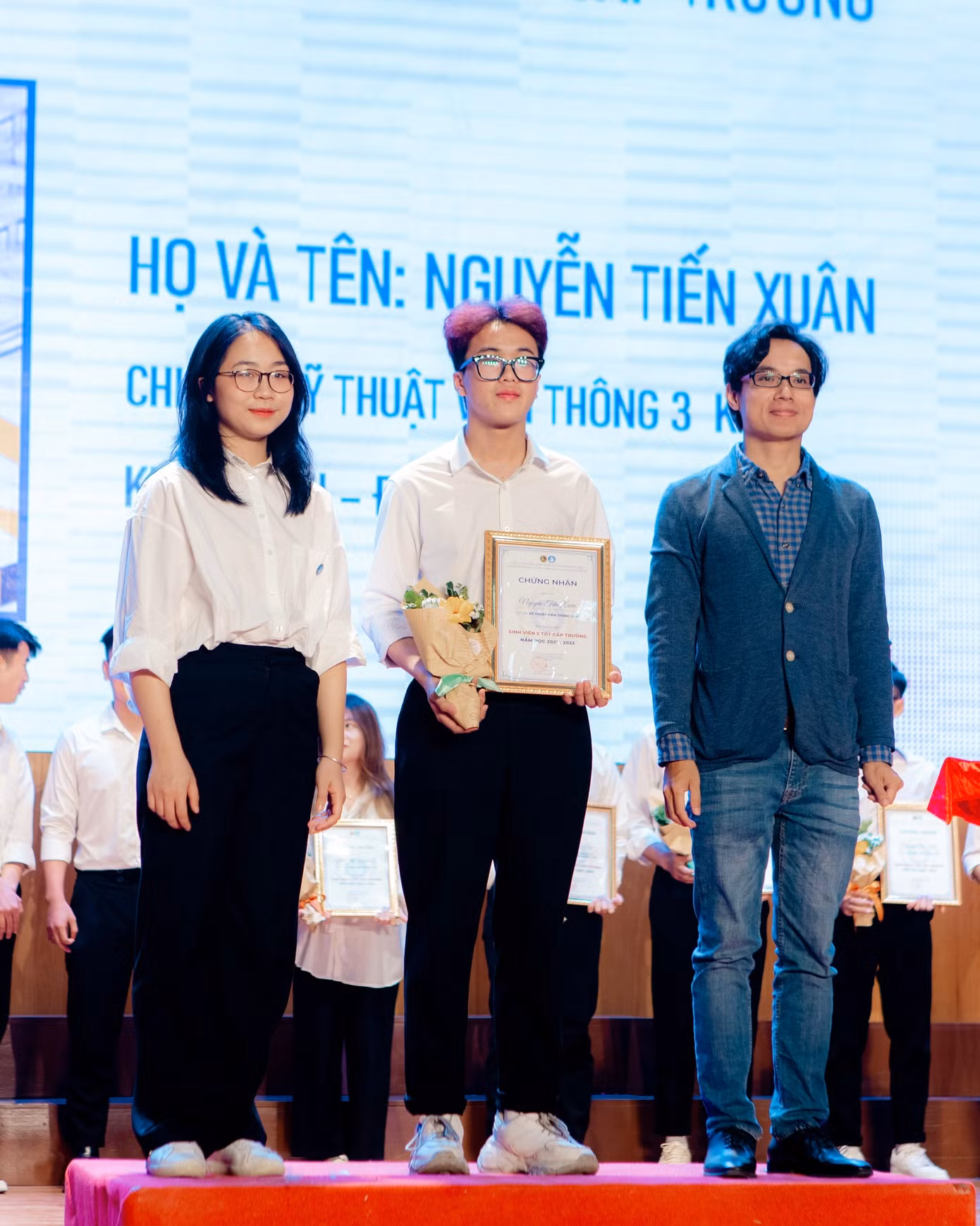 Với tinh thần nhiệt huyết, Tiến Xuân đạt nhiều thành tích trong hoạt động Đoàn - Hội. Với tinh thần nhiệt huyết, Tiến Xuân đạt nhiều thành tích trong hoạt động Đoàn - Hội.