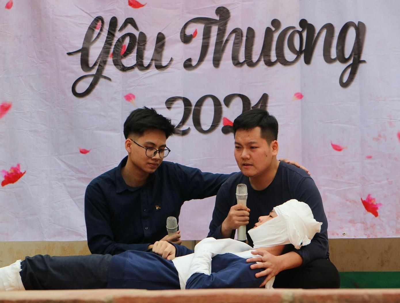 Hoạt động tuyên truyền pháp luật bằng tiểu phẩm. Hoạt động tuyên truyền pháp luật bằng tiểu phẩm.