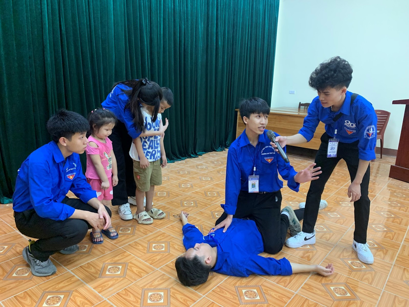 Tổ chức sinh hoạt hè cho thiếu nhi trên địa bàn xã Lục Bình và tuyên truyền phòng chống tai nạn đuối nước.