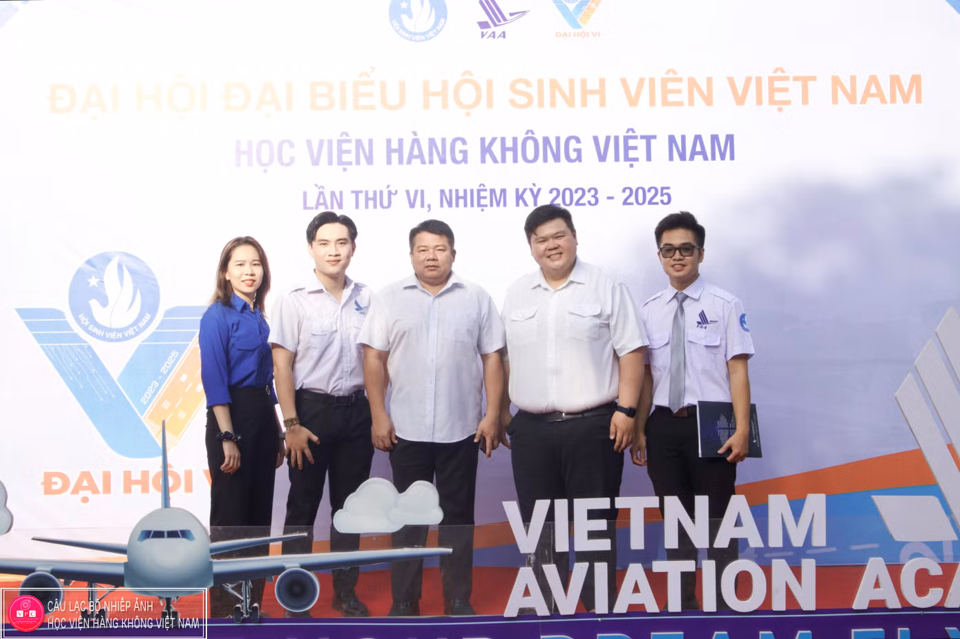 Phát là sinh viên xuất sắc của Học viện Hàng không Việt Nam. Phát là sinh viên xuất sắc của Học viện Hàng không Việt Nam.