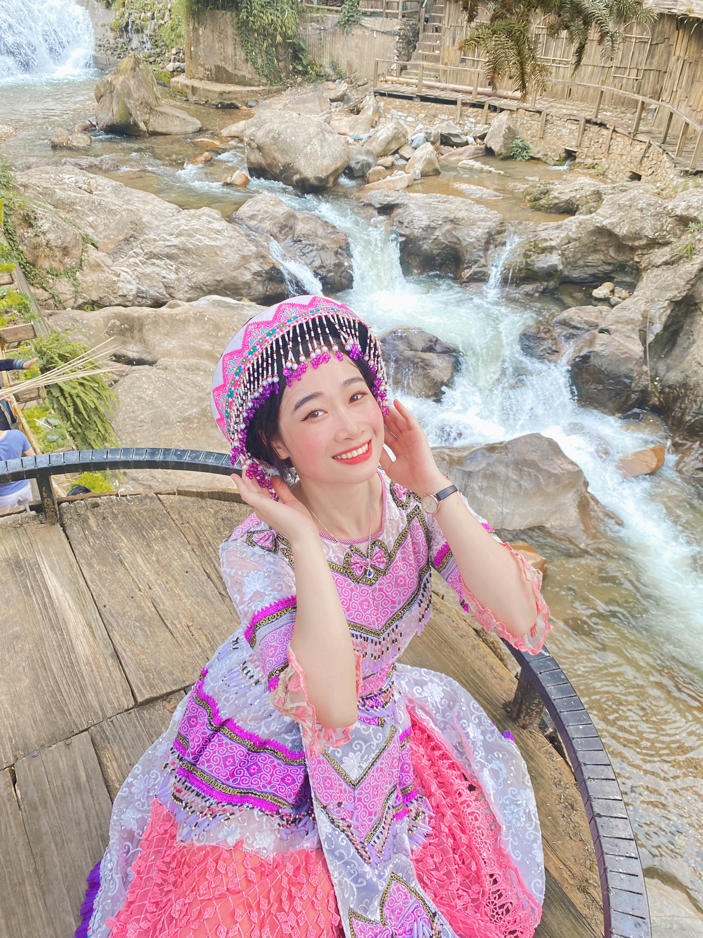 Cô gái Nam Định lạc quan trước bệnh tật và hi vọng được sống một cuộc đời hạnh phúc. Cô gái Nam Định lạc quan trước bệnh tật và hi vọng được sống một cuộc đời hạnh phúc.