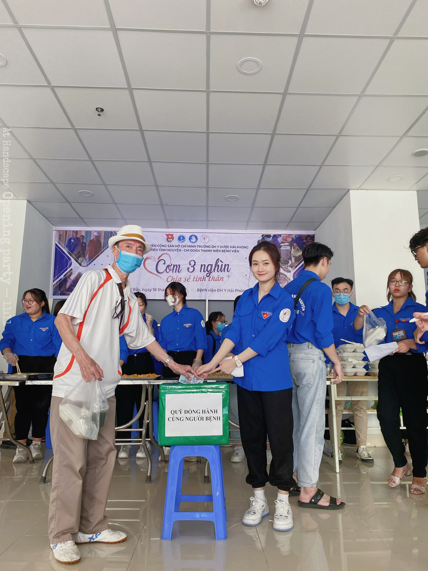 Tham gia chương trình "Cơm 3K" chia sẻ tình thân.