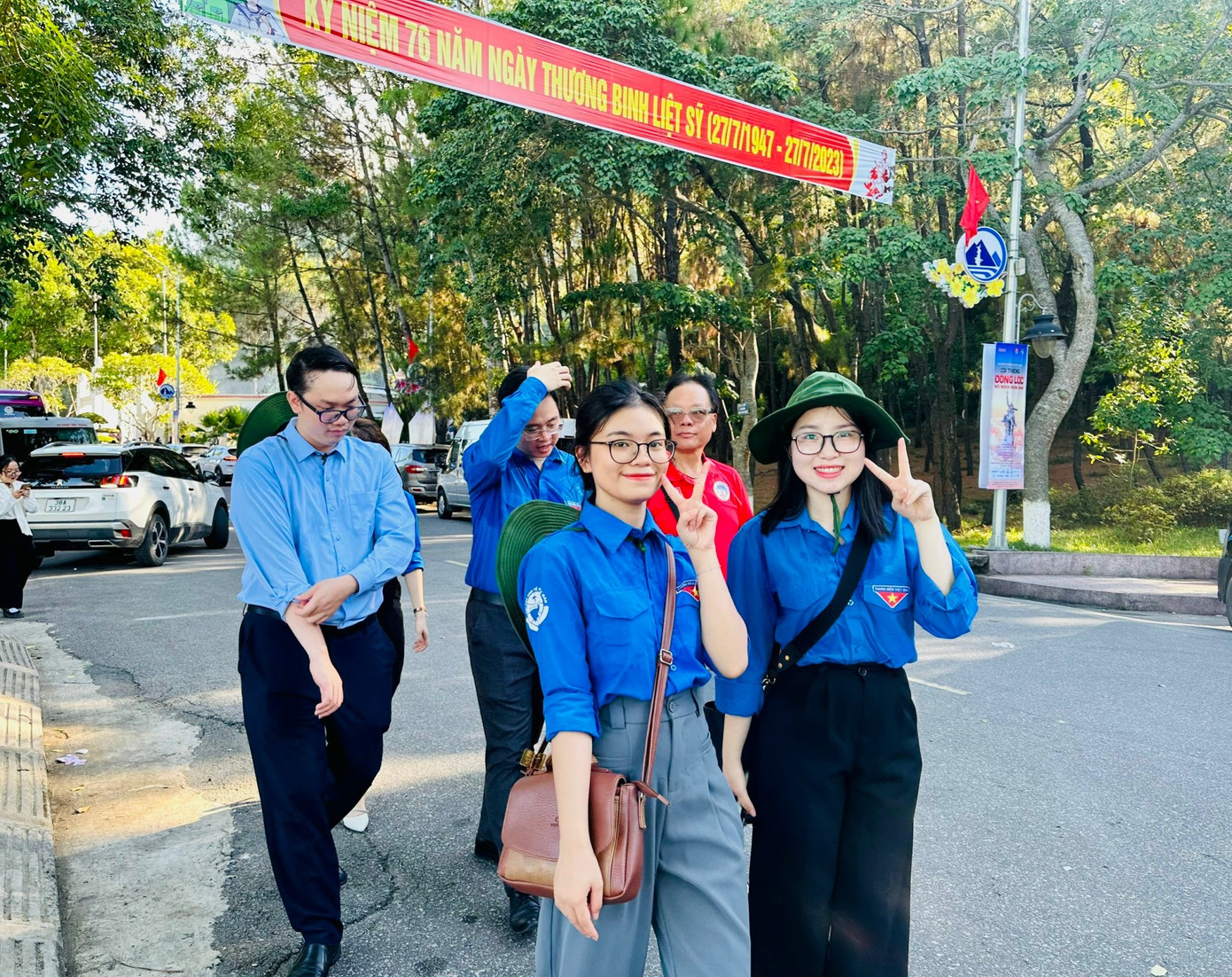 Thanh Huyền cùng các bạn sinh viên tham gia chương trình Về nguồn của Trường Đại học Kinh tế Quốc dân tại Khu di tích Ngã Ba Đồng Lộc. Thanh Huyền cùng các bạn sinh viên tham gia chương trình Về nguồn của Trường Đại học Kinh tế Quốc dân tại Khu di tích Ngã Ba Đồng Lộc.