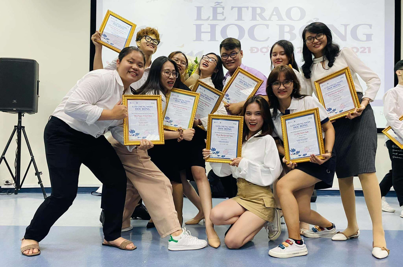 Huỳnh Hương đạt được nhiều học bổng có giá trị. Huỳnh Hương đạt được nhiều học bổng có giá trị.