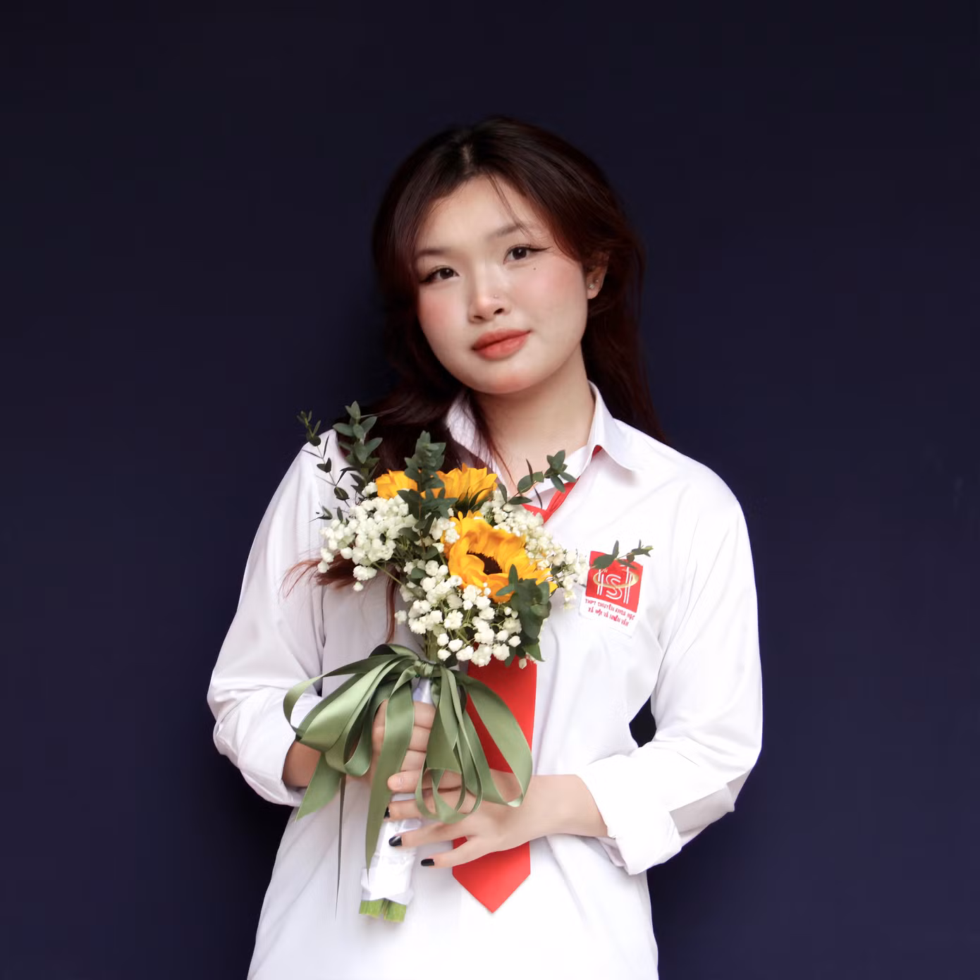 Lương Trần Tùng Chi, học sinh lớp chuyên Địa lý, niên khoá 2020-2023, Trường THPT chuyên Khoa học Xã hội và Nhân văn, Trường Đại học Khoa học Xã hội và Nhân văn, Đại học Quốc gia Hà Nội.