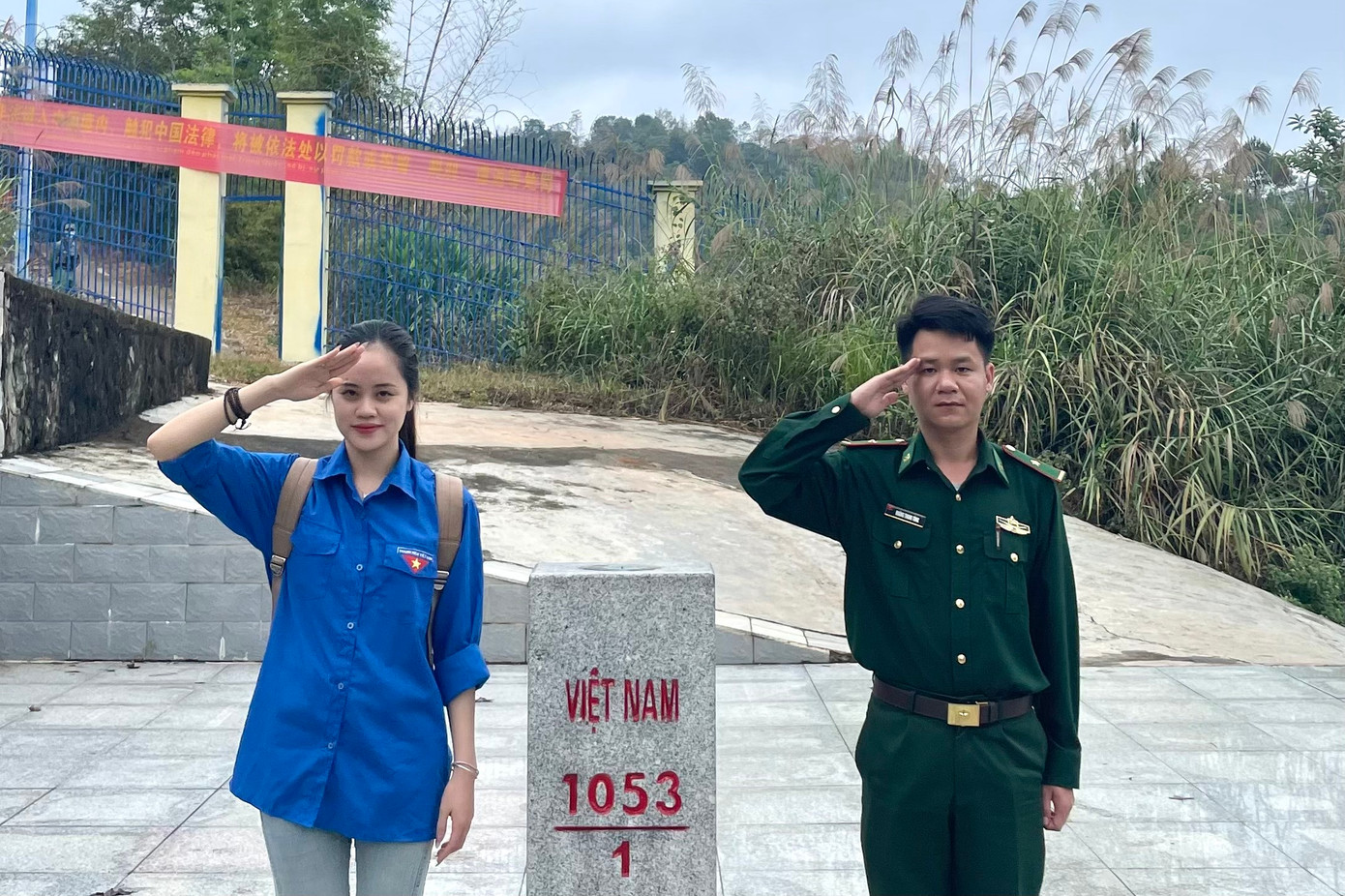 Ngọc Anh tham gia chuyến đi thực tế chính trị - xã hội tại tỉnh Lạng Sơn, biên giới Việt Nam - Trung Quốc. Ngọc Anh tham gia chuyến đi thực tế chính trị - xã hội tại tỉnh Lạng Sơn, biên giới Việt Nam - Trung Quốc.