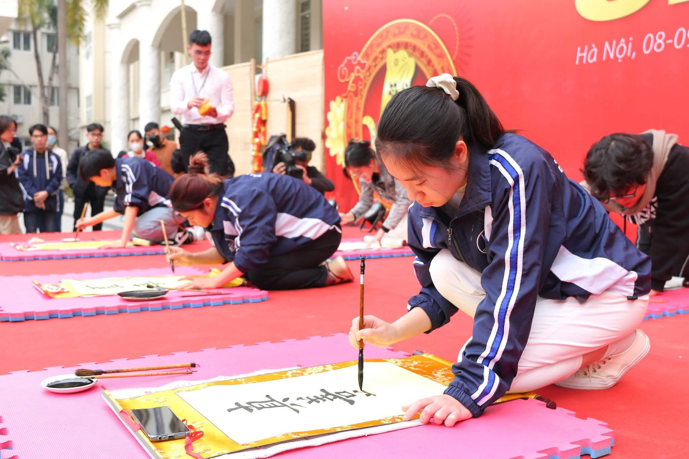 Thi viết thư pháp Hán - Việt. Thi viết thư pháp Hán - Việt.