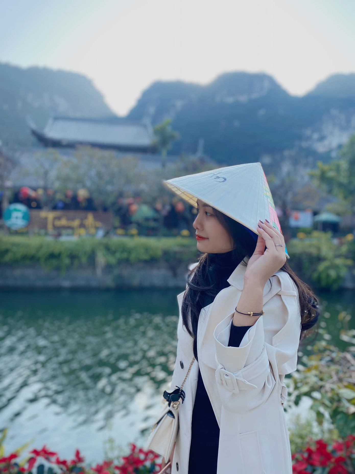 Như Quỳnh vẫn còn phân vân không biết nên ở lại hay trở về quê sinh sống. (Ảnh: NVCC) Như Quỳnh vẫn còn phân vân không biết nên ở lại hay trở về quê sinh sống. (Ảnh: NVCC)