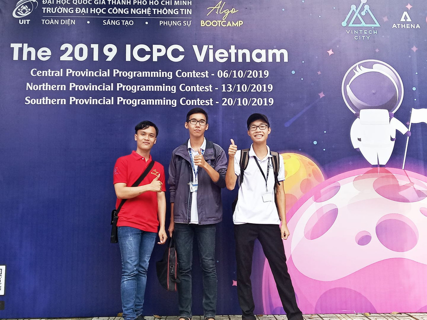 Lên đại học, Dương tích cực tham gia các hoạt động và cuộc thi.