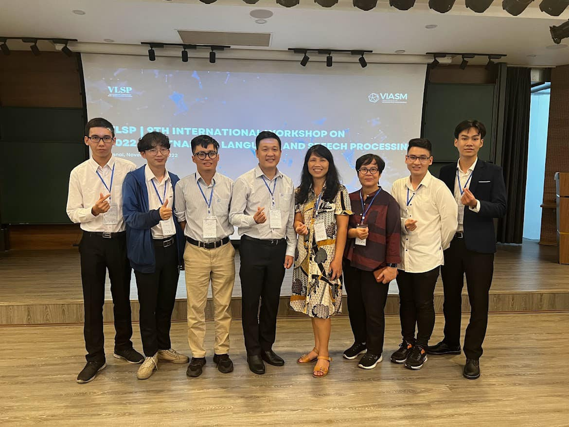 Thành công của Dương không thể thiếu sự đồng hành của bạn bè và thầy cô.