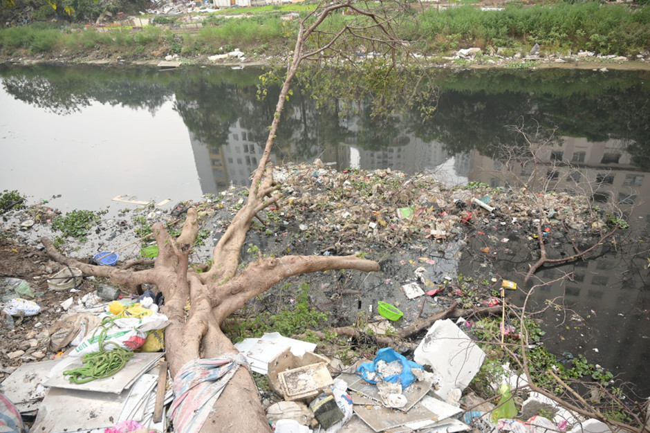 Khung cảnh ô nhiễm trước khi nhóm đến dọn dẹp (Ảnh : NVCC) Khung cảnh ô nhiễm trước khi nhóm đến dọn dẹp (Ảnh : NVCC)