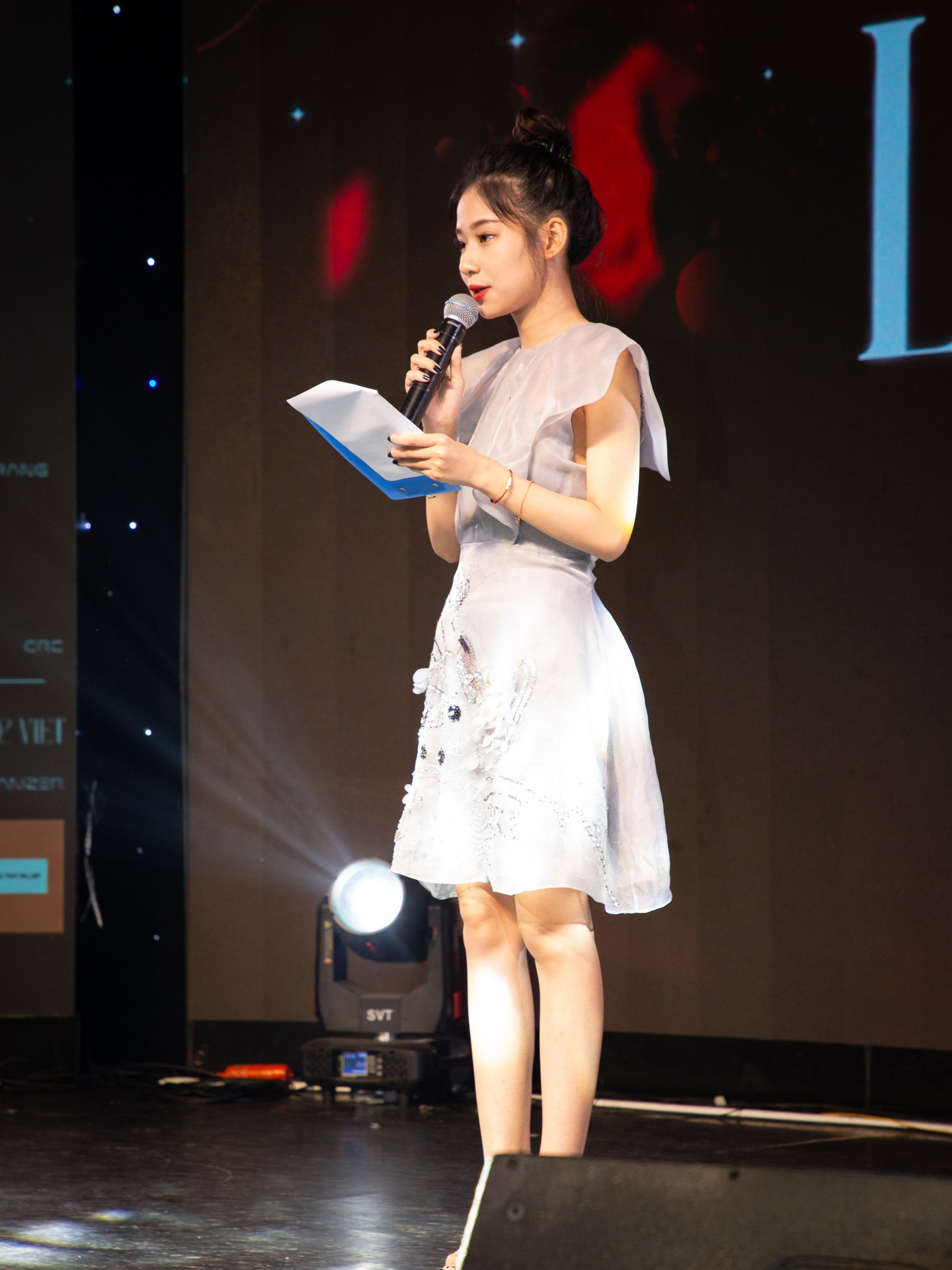 MC xuyên suốt sự kiện Red Carpet. MC xuyên suốt sự kiện Red Carpet.