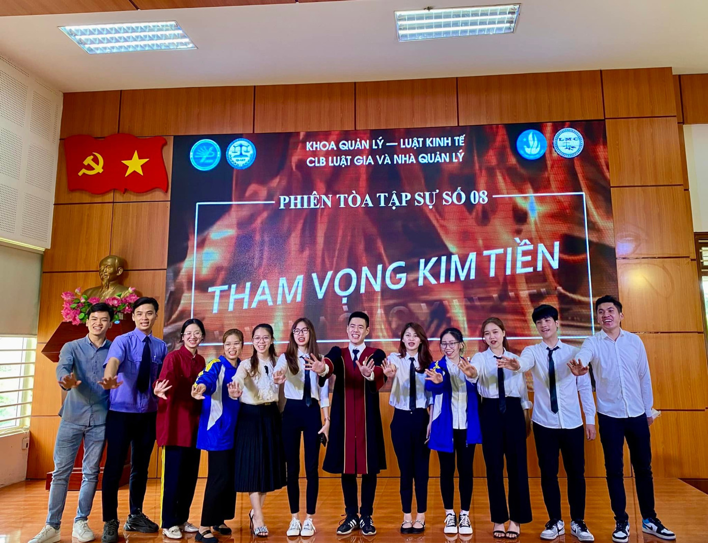 Vũ Dũng là cựu Chủ nhiệm khóa VII Câu lạc bộ Luật gia và Nhà quản lý, trường Đại học Kinh tế và Quản trị kinh doanh. Vũ Dũng là cựu Chủ nhiệm khóa VII Câu lạc bộ Luật gia và Nhà quản lý, trường Đại học Kinh tế và Quản trị kinh doanh.