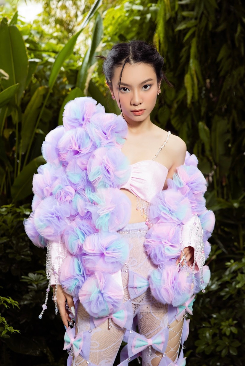 Bài hát debut “Giấc Mơ Của Em” đạt top 1 iTunes VietNam (Hiphop_Rap) trong chưa đầy 4 giờ đầu ra mắt. Bài hát debut “Giấc Mơ Của Em” đạt top 1 iTunes VietNam (Hiphop_Rap) trong chưa đầy 4 giờ đầu ra mắt.