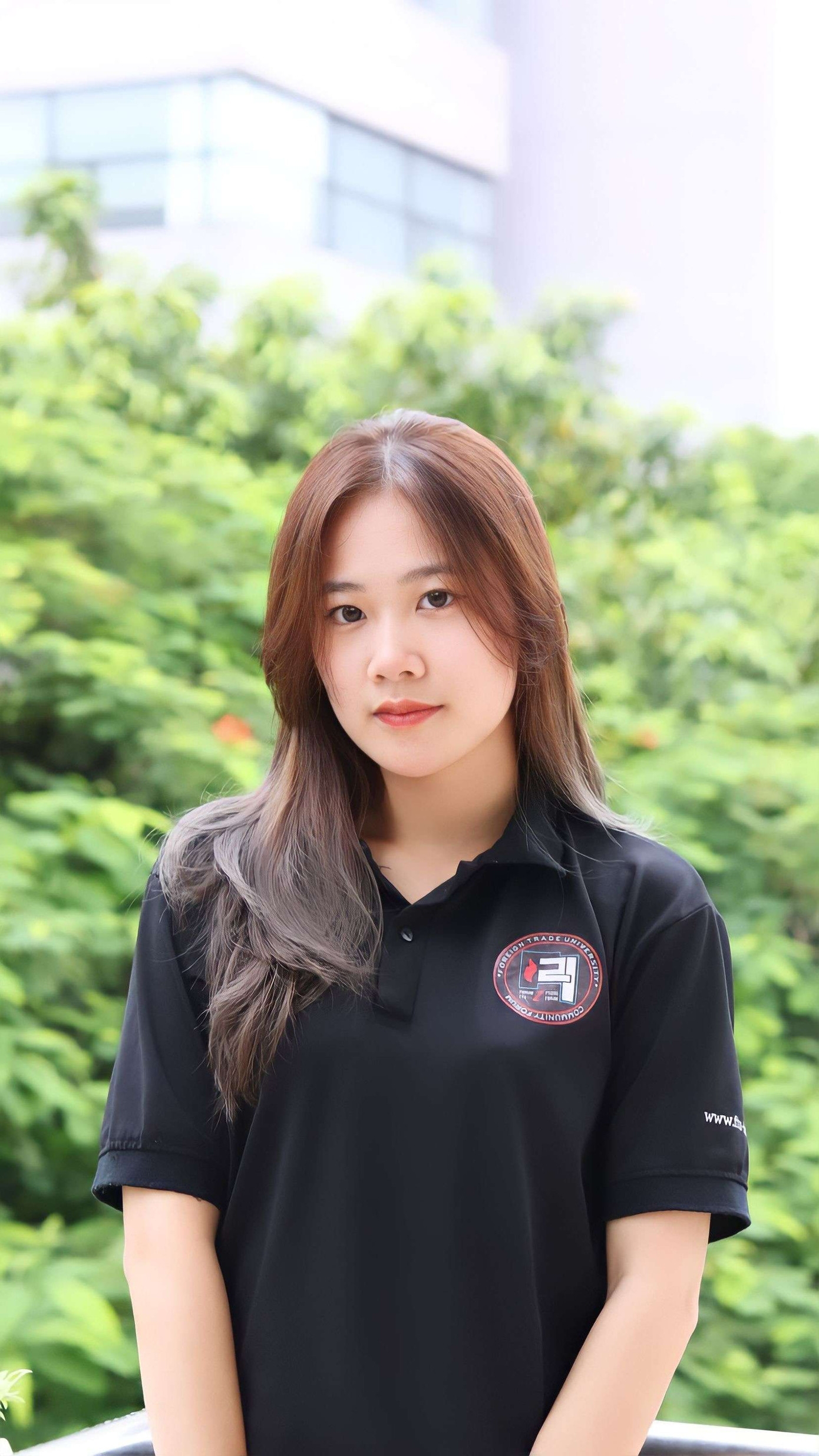 Hoàng Kim Chi (sinh năm 2002) là sinh viên năm cuối chuyên ngành Kinh doanh quốc tế theo mô hình tiên tiến Nhật Bản thuộc viện VJCC Trường Đại học Ngoại thương. Hoàng Kim Chi (sinh năm 2002) là sinh viên năm cuối chuyên ngành Kinh doanh quốc tế theo mô hình tiên tiến Nhật Bản thuộc viện VJCC Trường Đại học Ngoại thương.