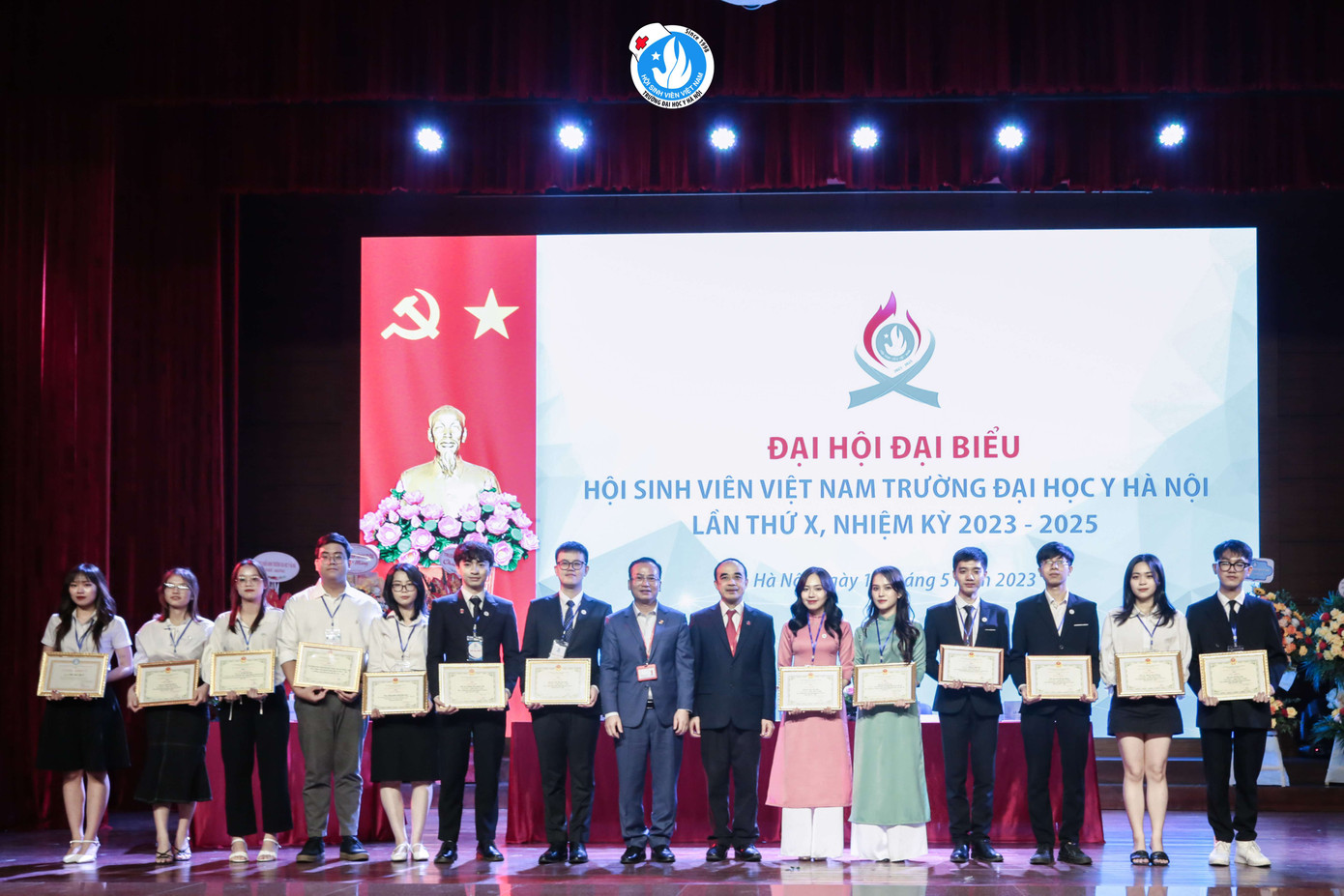 Đạt được nhiều thành tích xuất sắc trong công tác Hội và phong trào sinh viên. Đạt được nhiều thành tích xuất sắc trong công tác Hội và phong trào sinh viên.