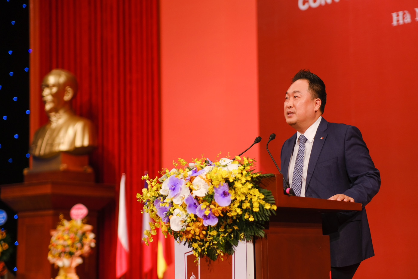 Ông Hong Sun – Chủ tịch Hiệp hội Doanh nghiệp Hàn Quốc tại Việt Nam đánh giá cao chất lượng đào tạo nguồn nhân lực của UEB.