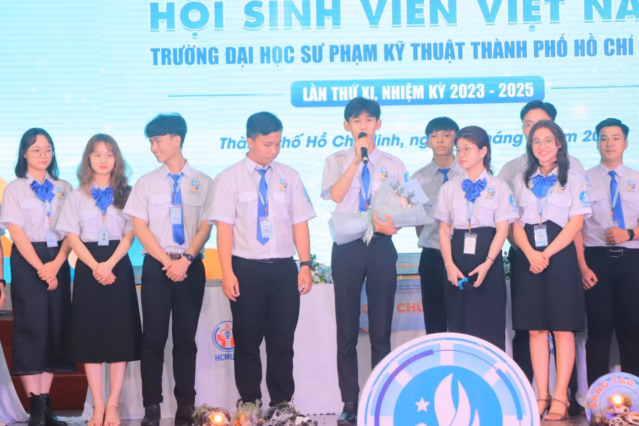 Trần Khánh Huy phát biểu nhận nhiệm vụ tại Đại hội Đại biểu Hội Sinh viên Việt Nam Trường Đại học Sư phạm Kỹ thuật TP.HCM lần thứ XI, nhiệm kỳ 2023-2025.