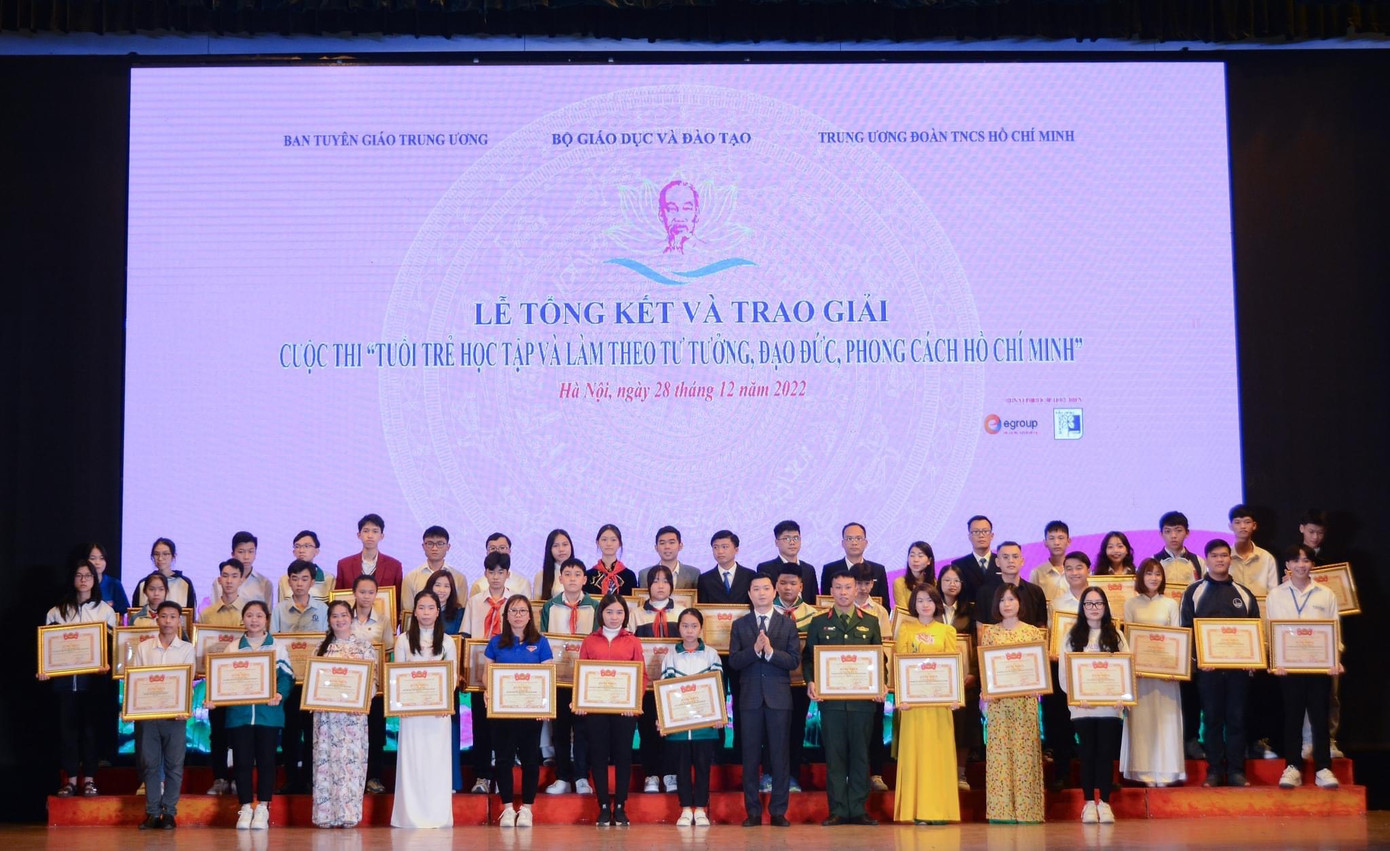 Nhận bằng khen của Ban chấp hành Trung ương Đoàn “Cuộc thi tuổi trẻ học tập và làm theo tư tưởng, đạo đức, phong cách Hồ Chí Minh”.