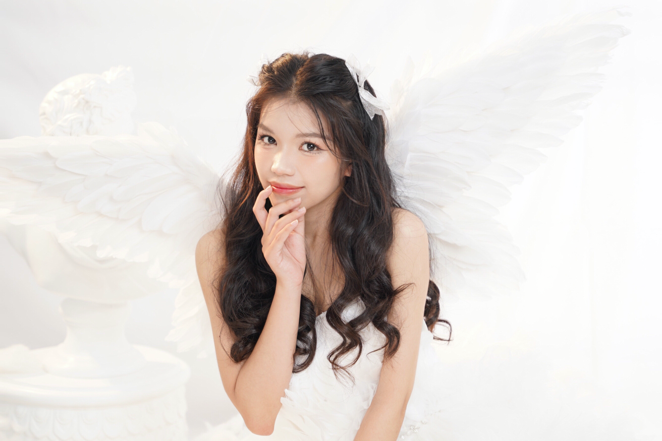 Kim Ngọc tin rằng “Khi bạn khao khát một điều gì đó, cả vũ trụ sẽ hợp lực giúp bạn đạt được điều đó." Kim Ngọc tin rằng “Khi bạn khao khát một điều gì đó, cả vũ trụ sẽ hợp lực giúp bạn đạt được điều đó."