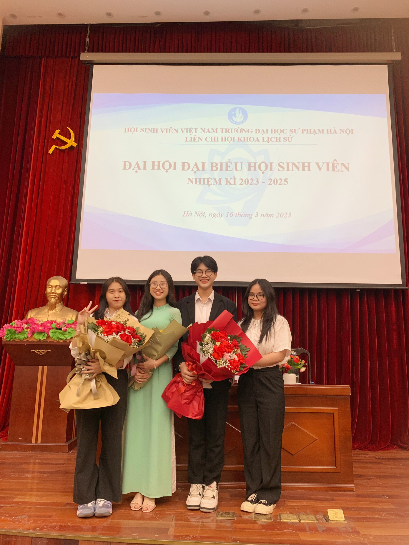 Tham dự Đại hội Liên chi Hội khoa Lịch sử.