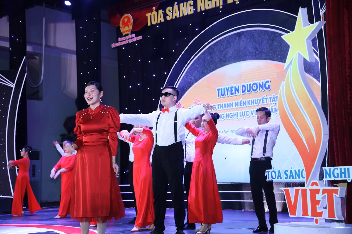Hải Anh được vinh danh tại Chương trình Tỏa sáng nghị lực Việt.