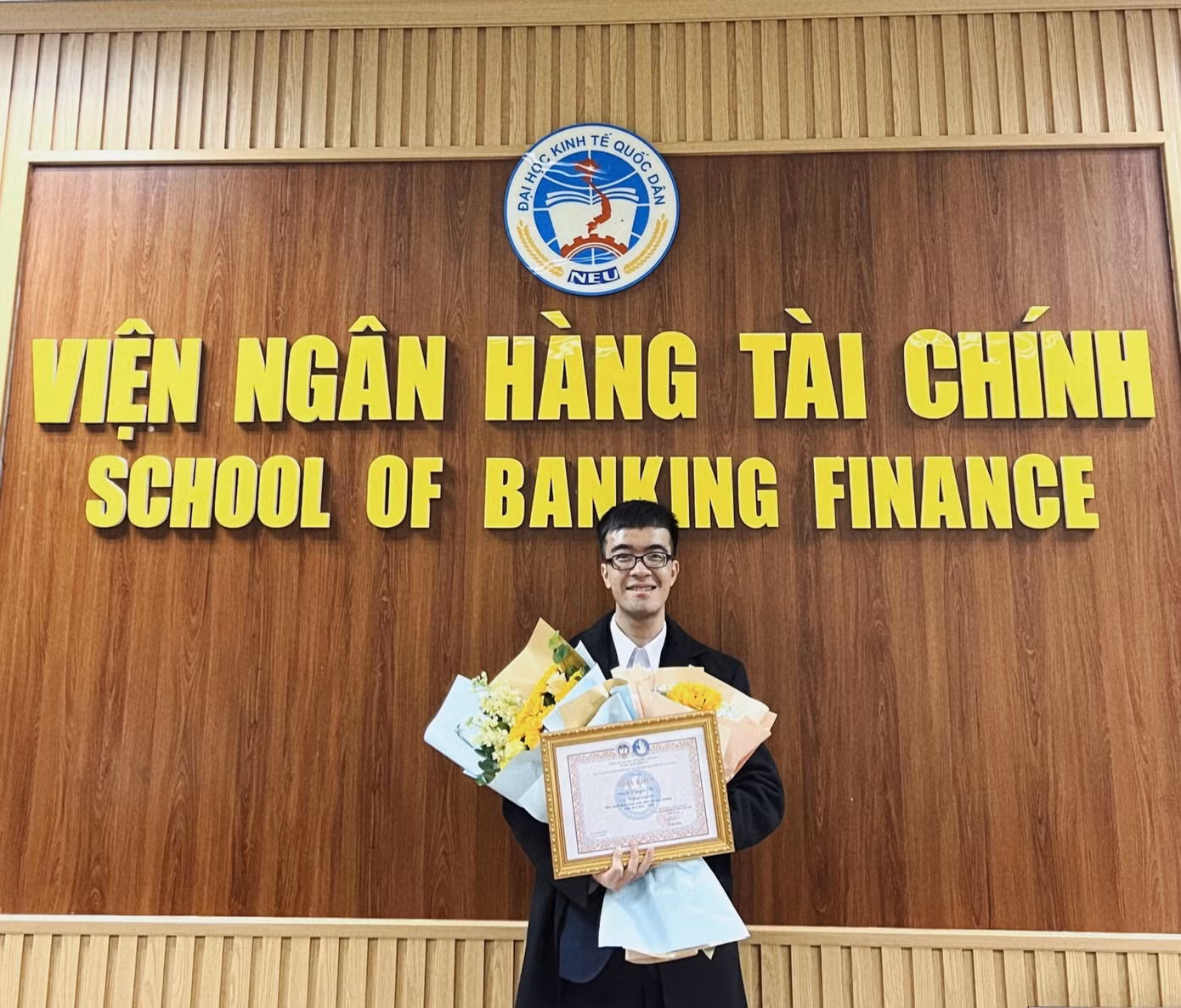 Nguyễn Vũ (sinh năm 2003) đang là sinh viên ngành Tài chính công, trường ĐH Kinh tế Quốc dân.