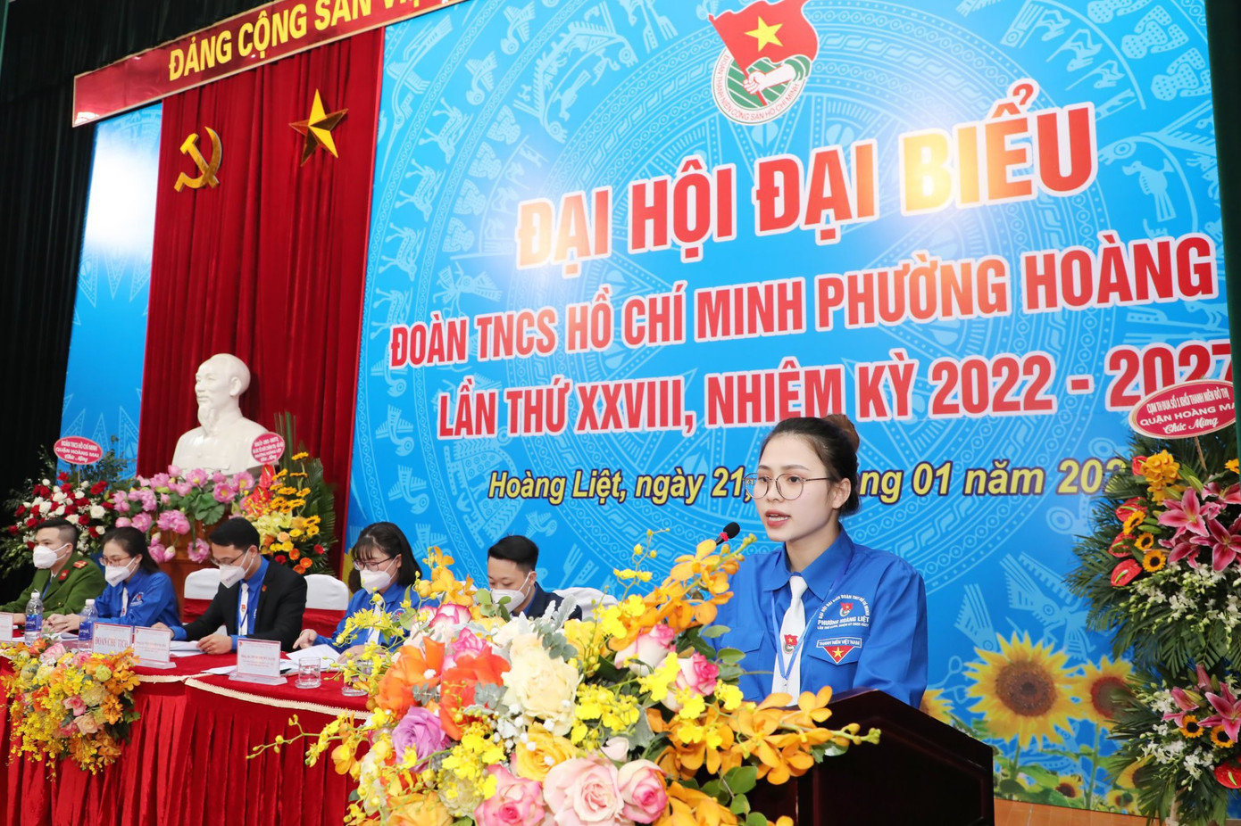 Ngoan là sinh viên tiêu biểu trong các hoạt động phong trào Đoàn và Hội. Ngoan là sinh viên tiêu biểu trong các hoạt động phong trào Đoàn và Hội.