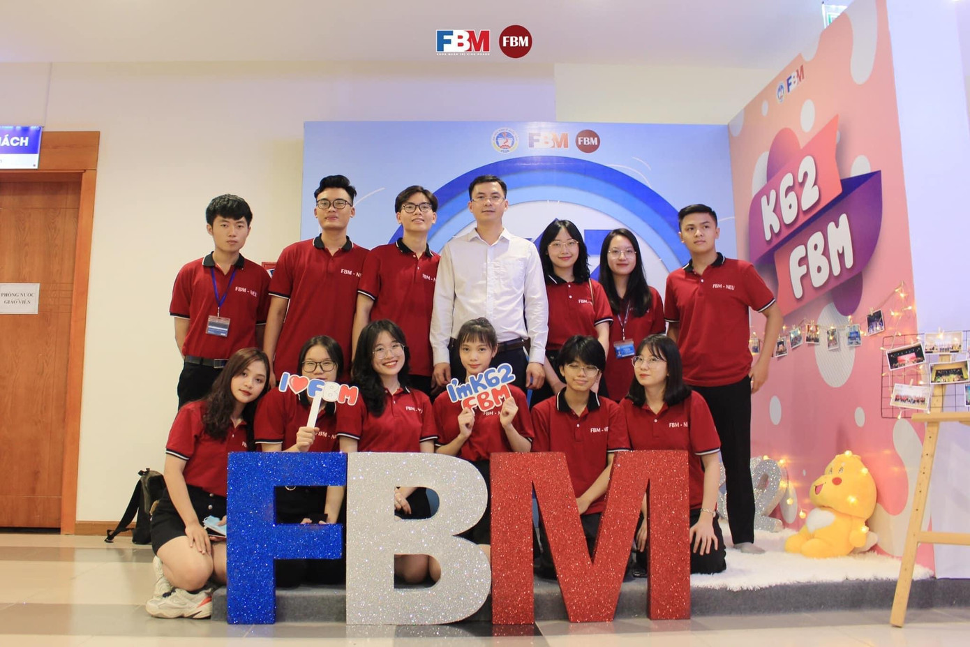 Kim Ngân tham gia hỗ trợ hướng dẫn Tân Sinh viên K62 Khoa Quản trị kinh doanh.