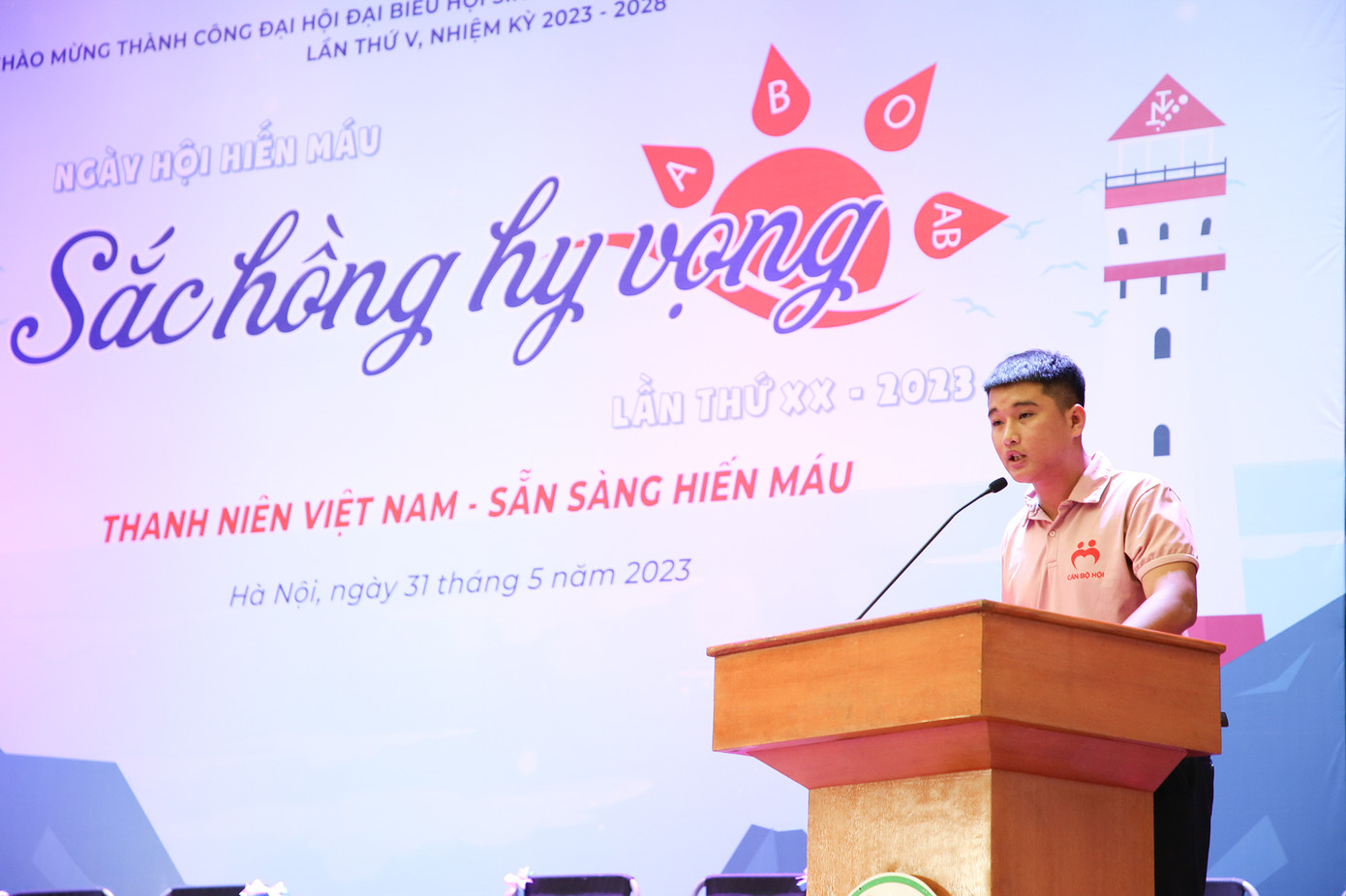 Đồng chí Hoàng Văn Dương – Phó Chủ tịch Hội Thanh niên Vận động hiến máu Hà Nội phát biểu tại chương trình.